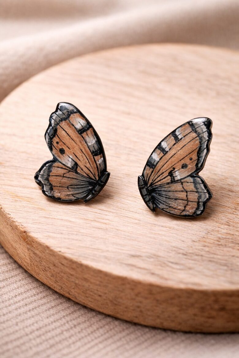 Kézzel Készített Pillangós Fülbevaló – Orvosi Fém Szerelékkel, 3 cm