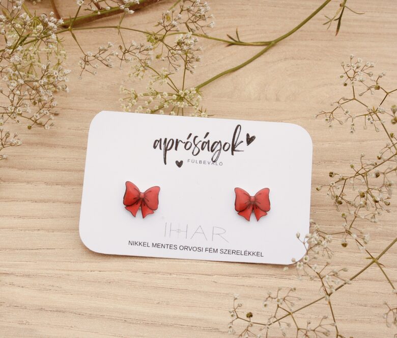 Masni bedugós fülbevaló – kézzel rajzolt, bájos ékszer