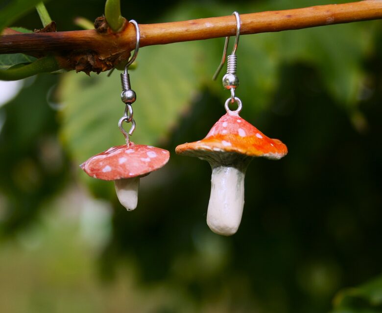 Kézzel készített légyölő galóca gombás fülbevaló (nagy)– orvosi fém