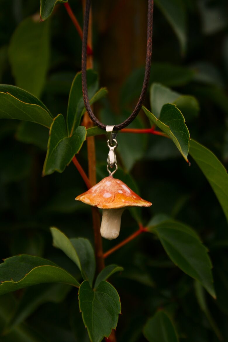 Kézzel festett légyölő galóca nyaklánc