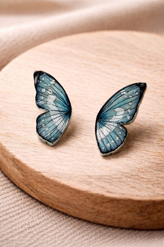 Kézzel Készített Pillangós Fülbevaló – Orvosi Fém Szerelékkel, 3 cm